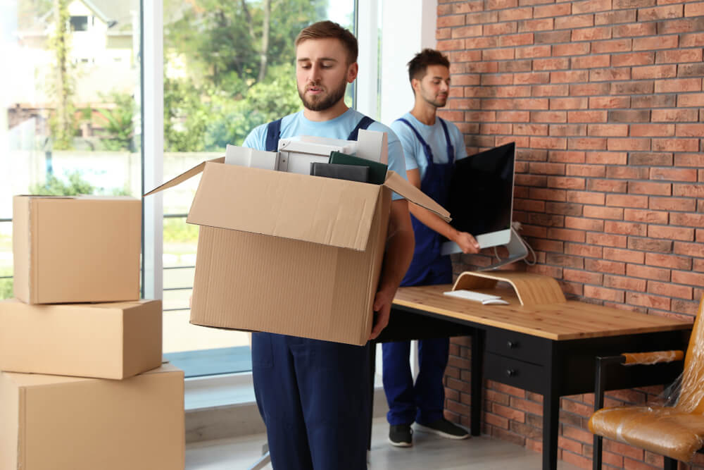 Een verhuizer die ontzorgt tijdens de verhuizing